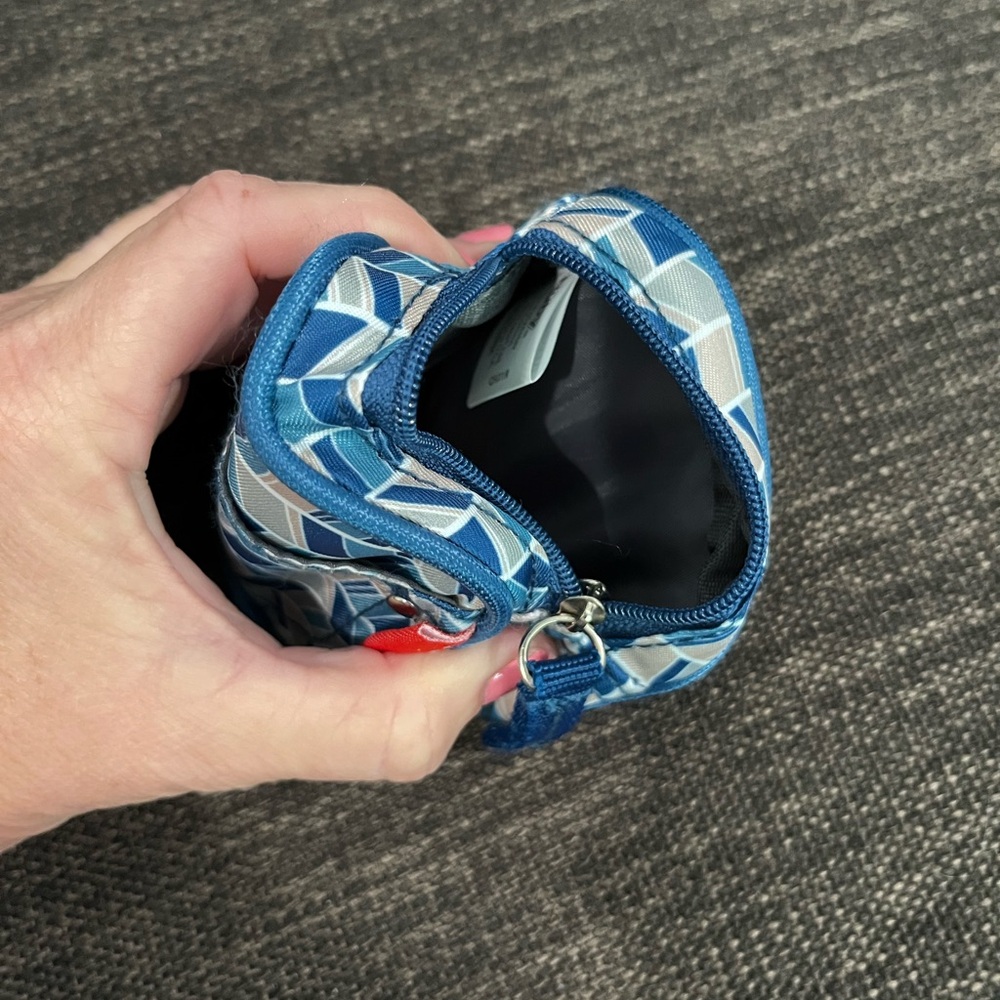Nuby Chevron Pattern Kids Pacifier Pouch - Picture 4 of 10